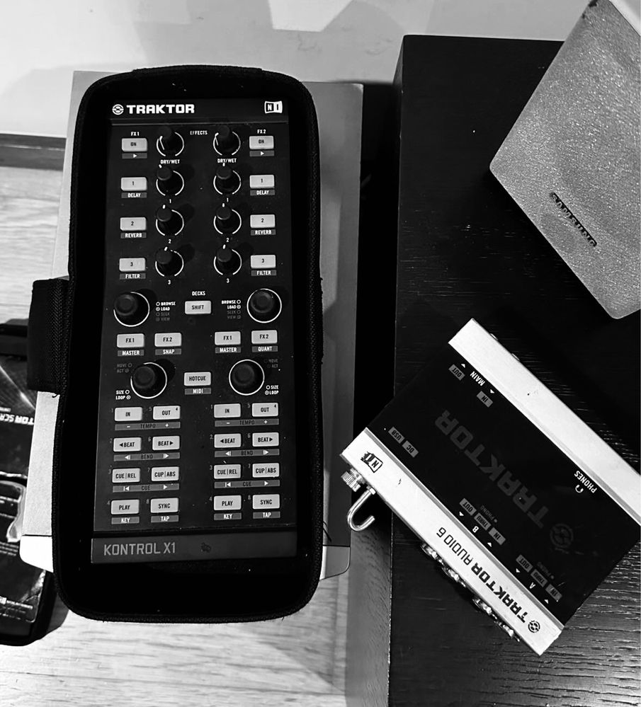 Vendo controlador KONTROL X1 nv e placa novos modelo TRAKTOR audio 6
