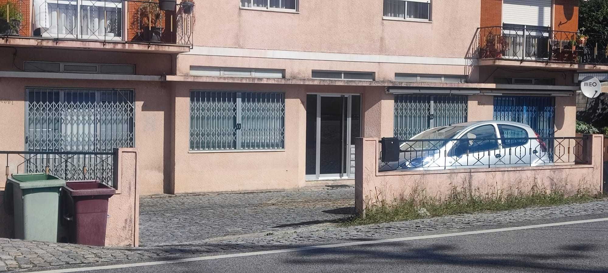 Loja na Rua S. João de Sobrado, 4697, r/c Esqº