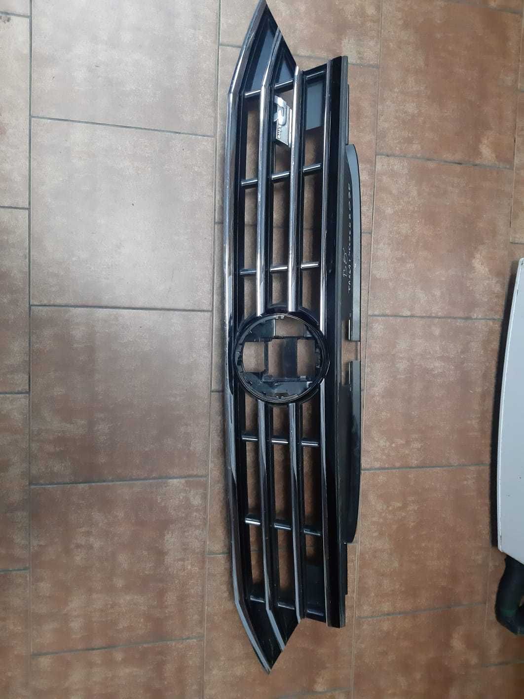 VW Passat B8 R Line Atrapa grill