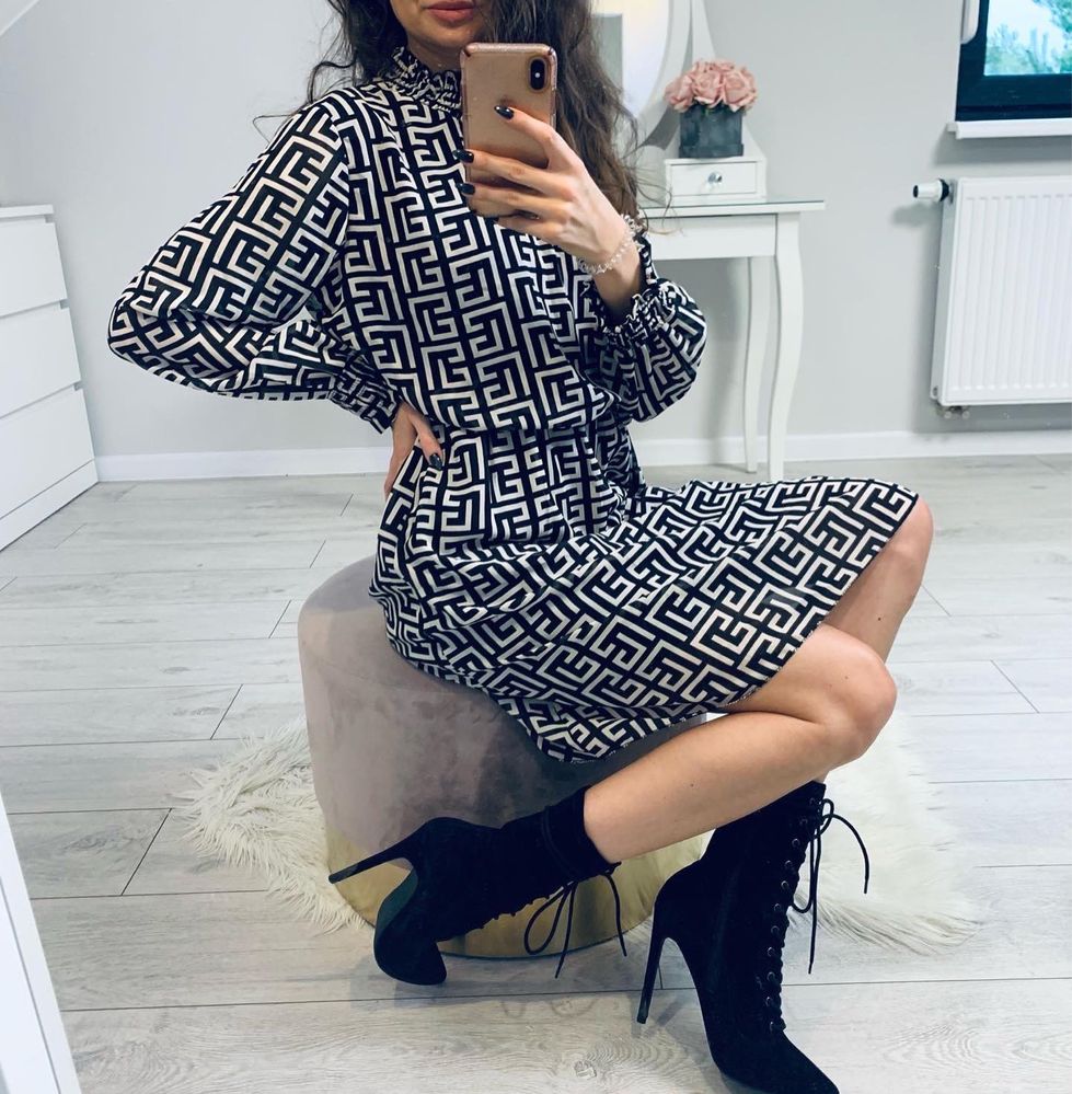 Sukienka fendi grecki wzor lou muzyk sheila uni piekna