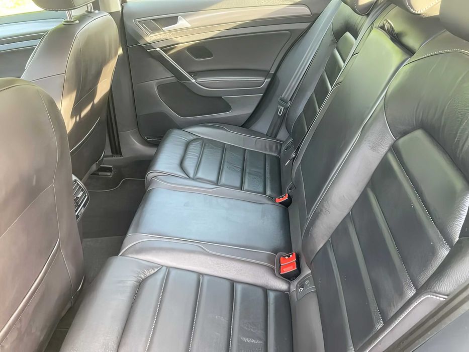 Volkswagen e-Golf      2019