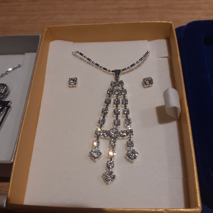 Wisiorek,  kolczyki, bransoletka na prezent