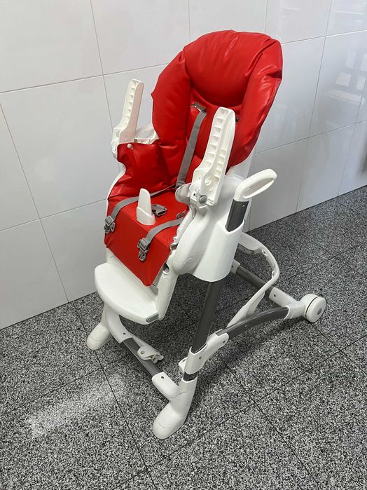 Cadeira de refeição da marca CAM