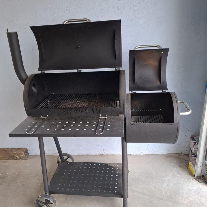 Grill z wędzarnia