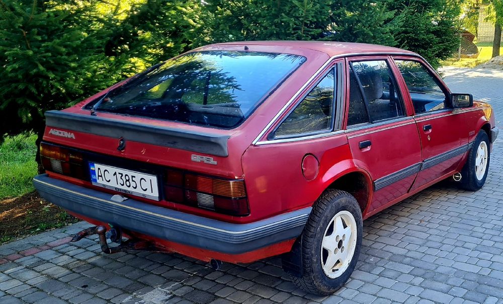 Opel Ascona. 1,6 Газ/Бензин.