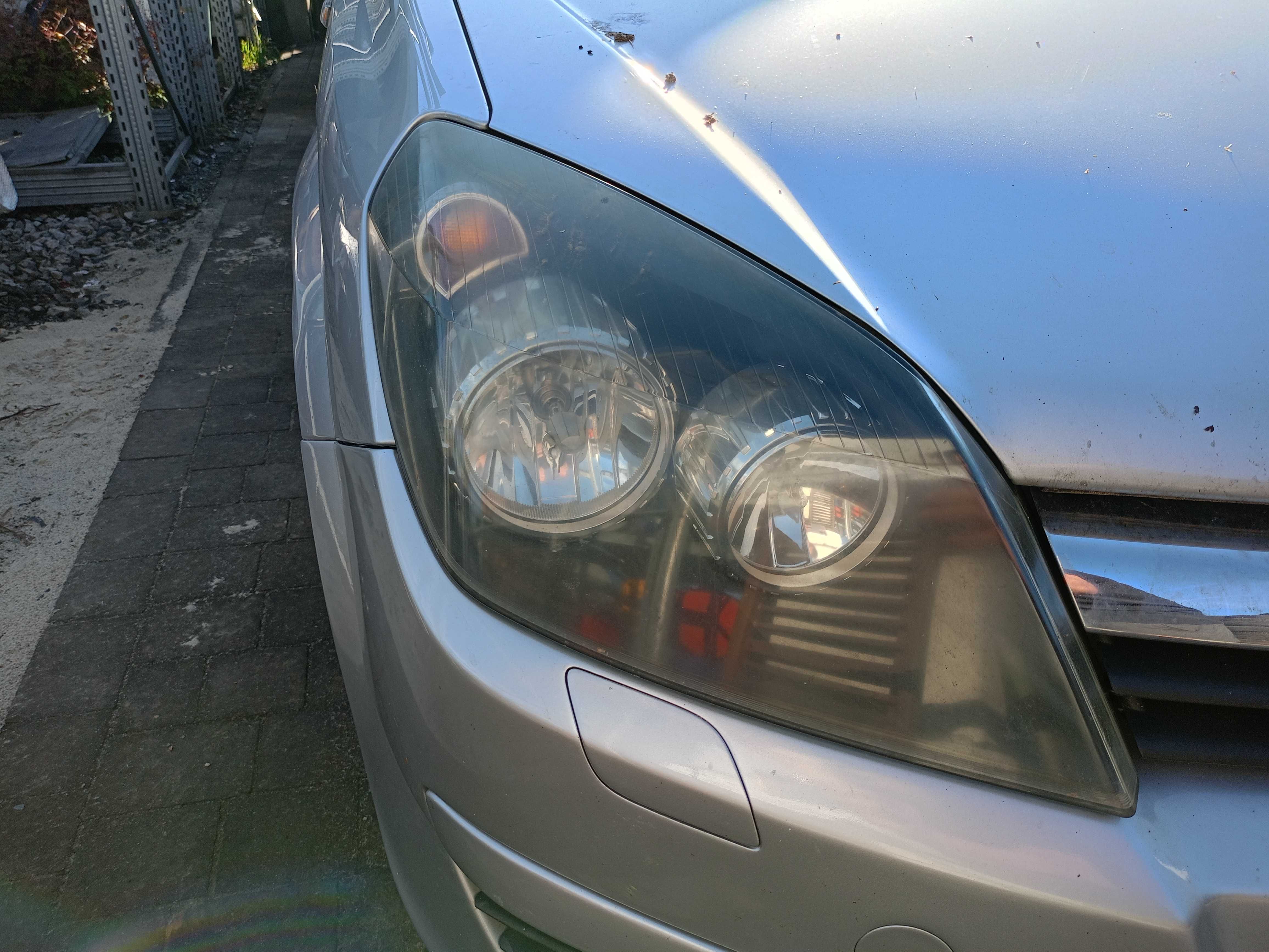 Opel Astra H Lampa Prawa Przód EU
