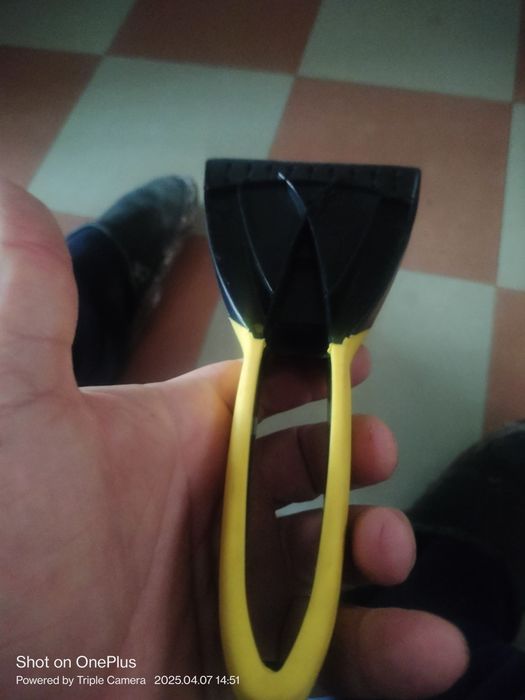 Срочно продам скребок от снега для авто