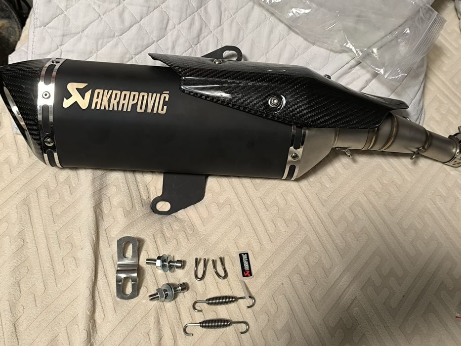 escape Akrapovič Slip-On Line (Titanium), um sistema de escape de alta