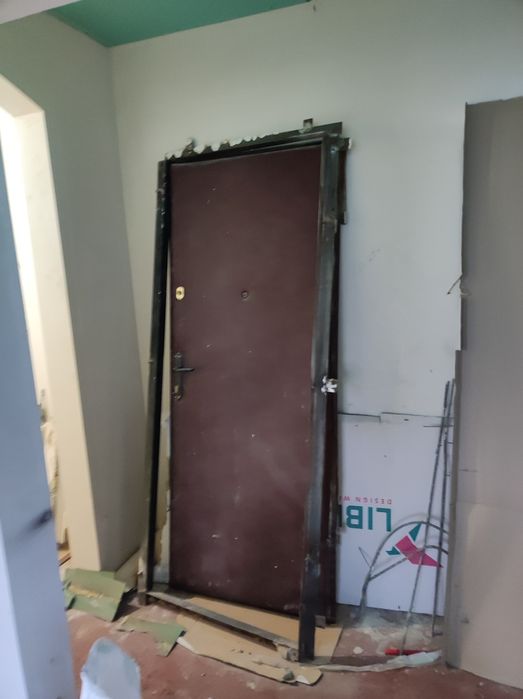 Двері металеві вхідні на 2 замки