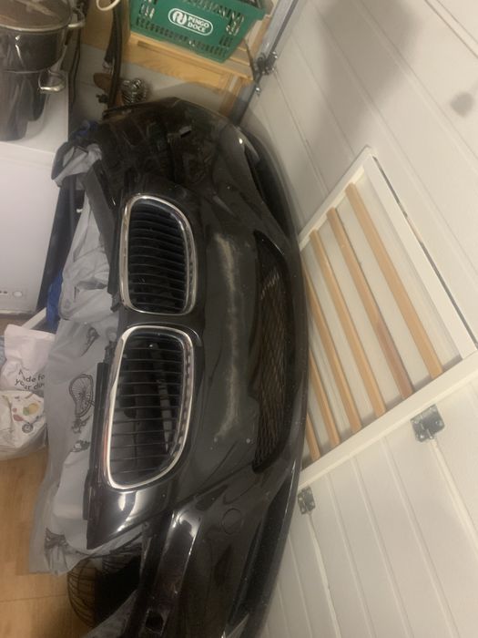 2 Para choques BMW  originais com riscos frente e traseira originais