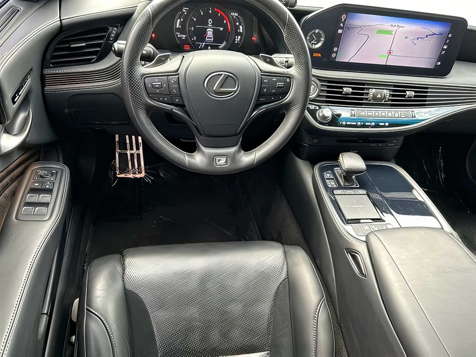 Lexus LS 500      2021