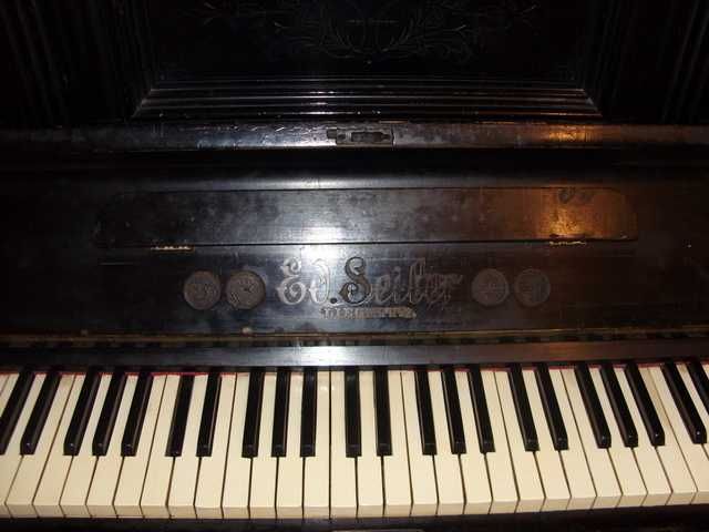 Pianina Ed.Seiler. Koniec XIX wieku. № 20340.