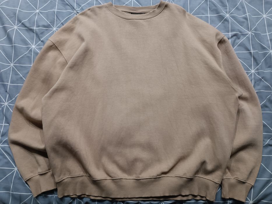 бежевый свитшот pull&bear