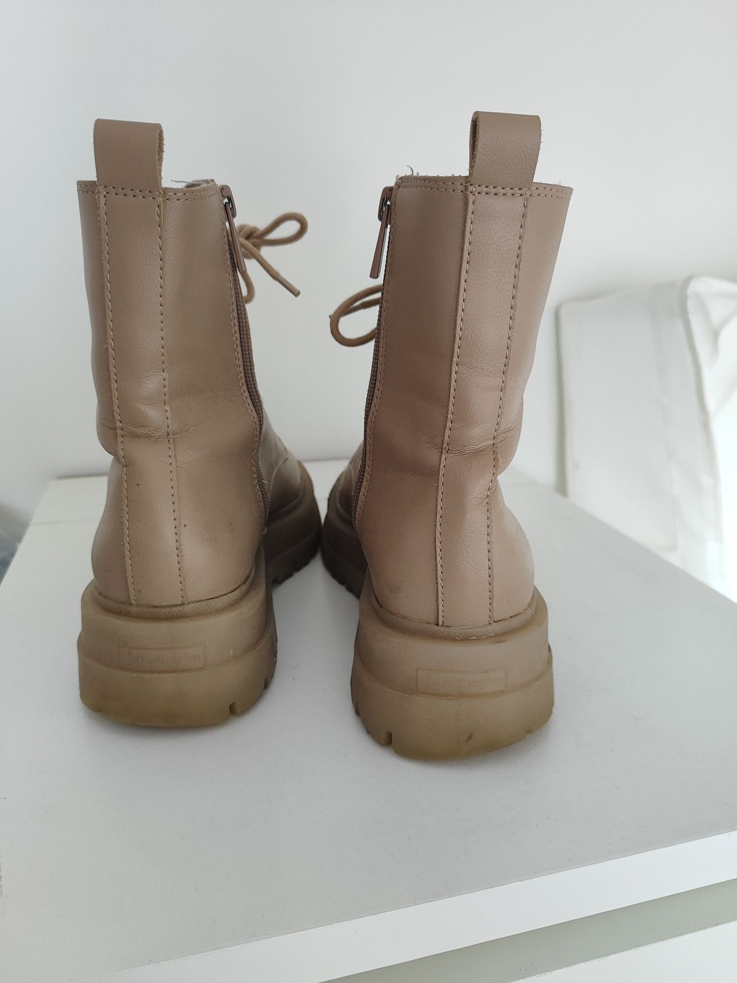 Botas bege 38 Stradivarius