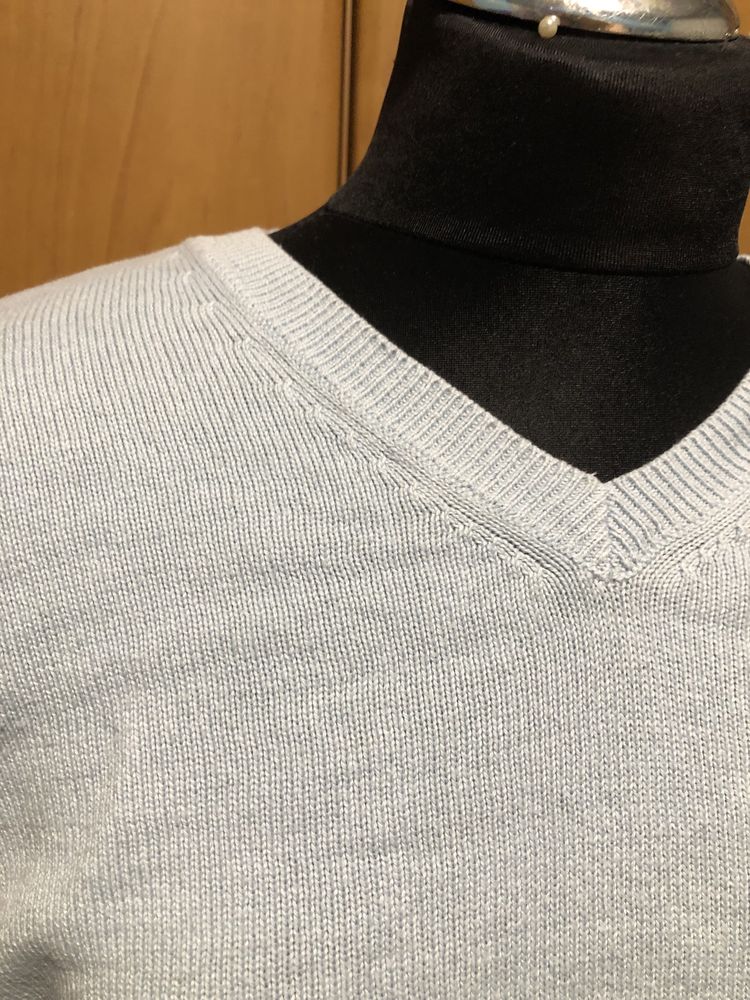 Błękitny bawełniany męski sweter dlugi rekaw w serek rozmiar 2XL