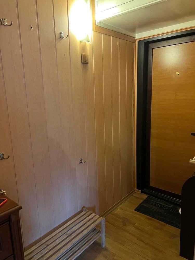 3 кімнатна квартира, середній поверх, капітальний ремонт!