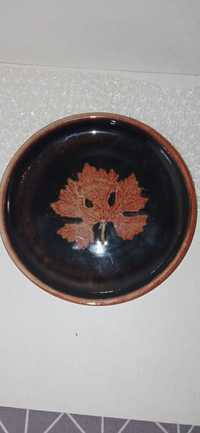 Talerz ceramika z wypalonym liściem klonu firmy Wold