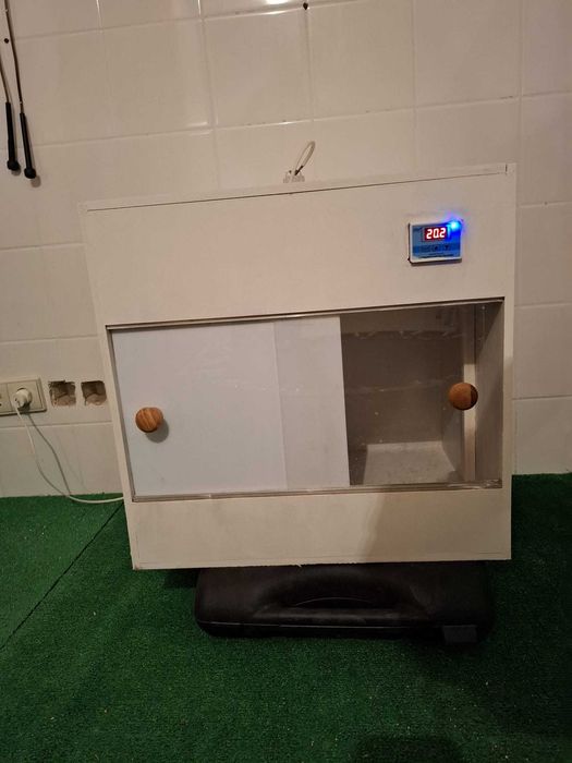 Incubadora/Maternidade Aves