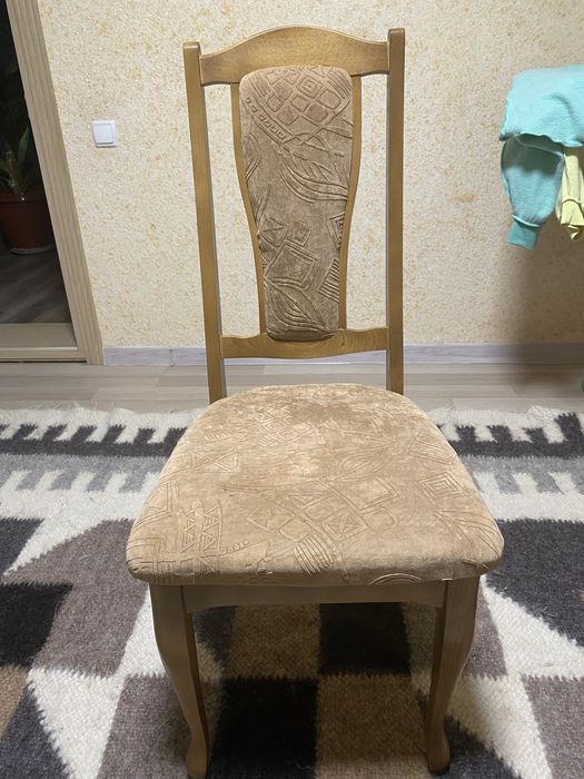 Деревянные стулья