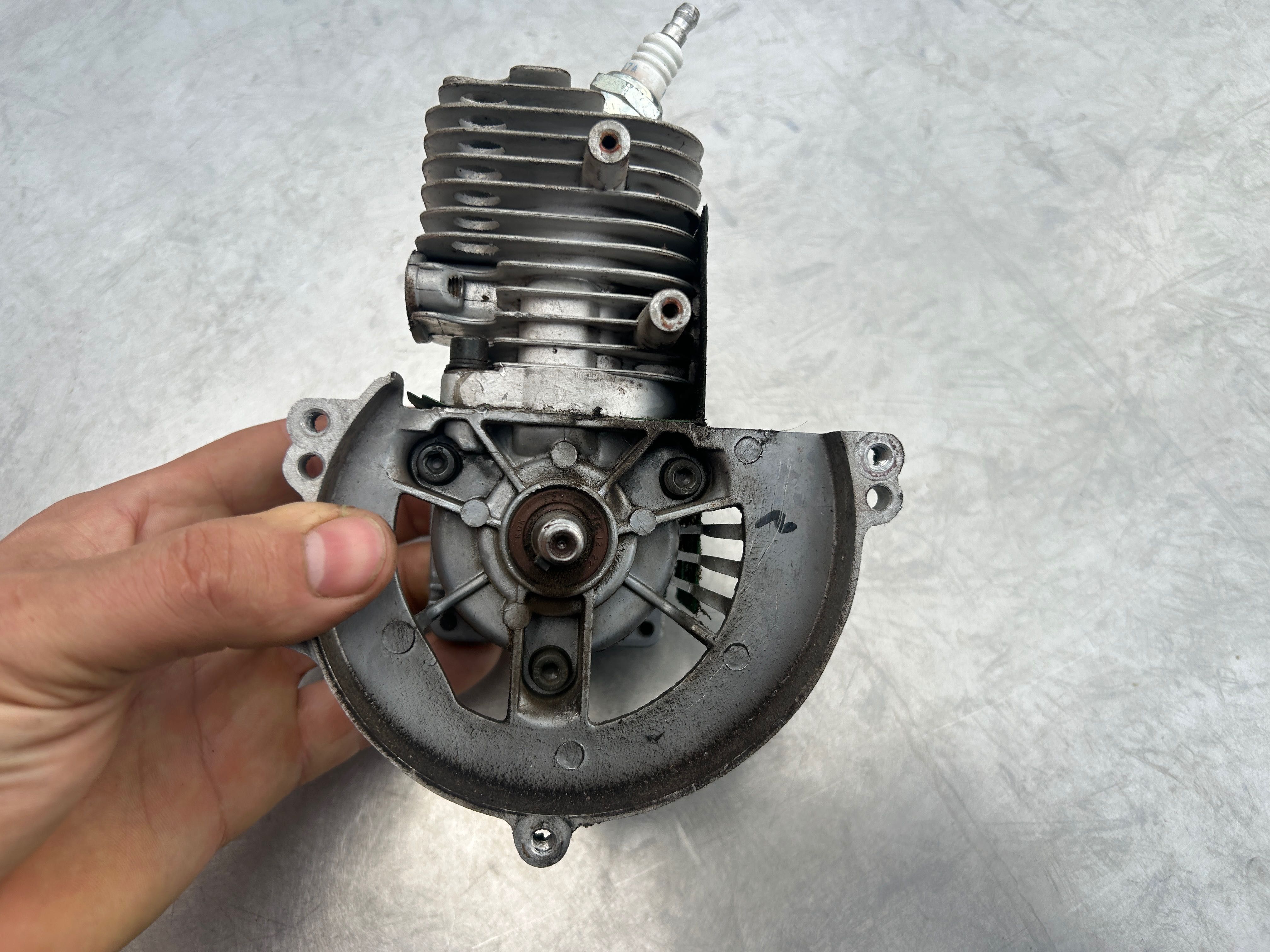 Silnik kompletny tłok cylinder Wał Makita EM 2600U Dolmar MS-27 (418)