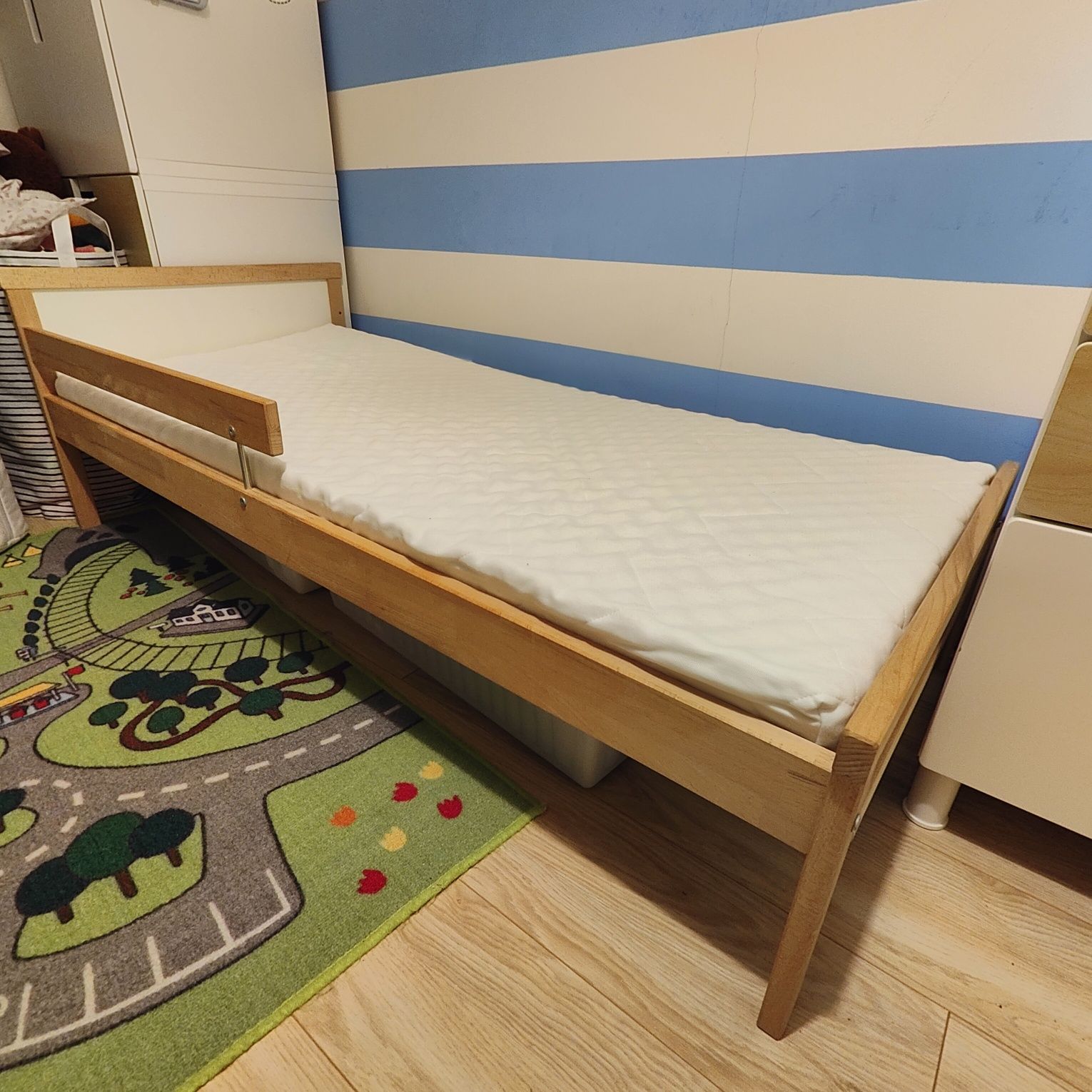 Łóżko dziecięce, stan idealny z materacem 160x70