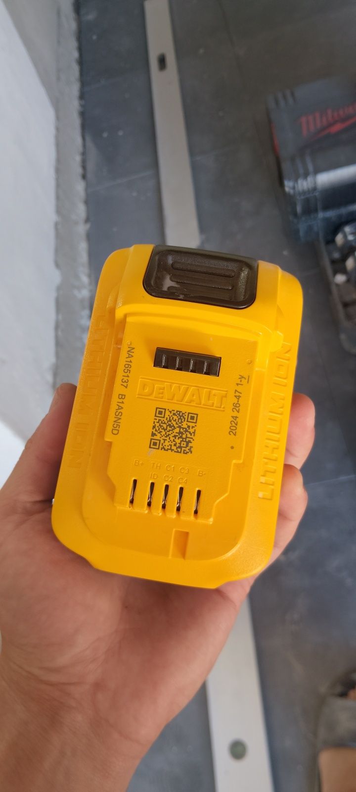 Акумулятор DeWalt power stack 5ah 24рік