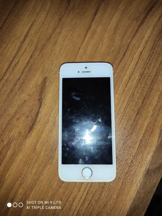 iPhone SE (2016)