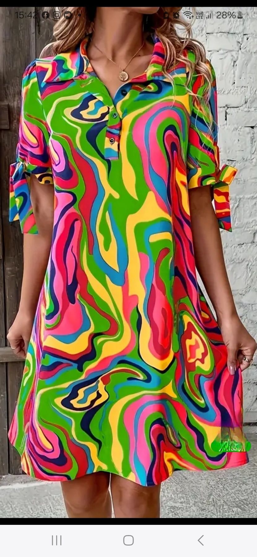 Сукня з кольоровим принтом