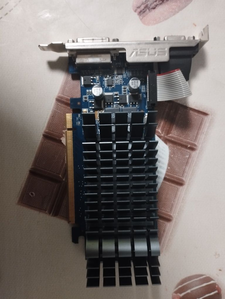 Видеокарта en210 1gd3 Відеокарта Asus PCI-Ex GeForce 210 SILENT LP 102