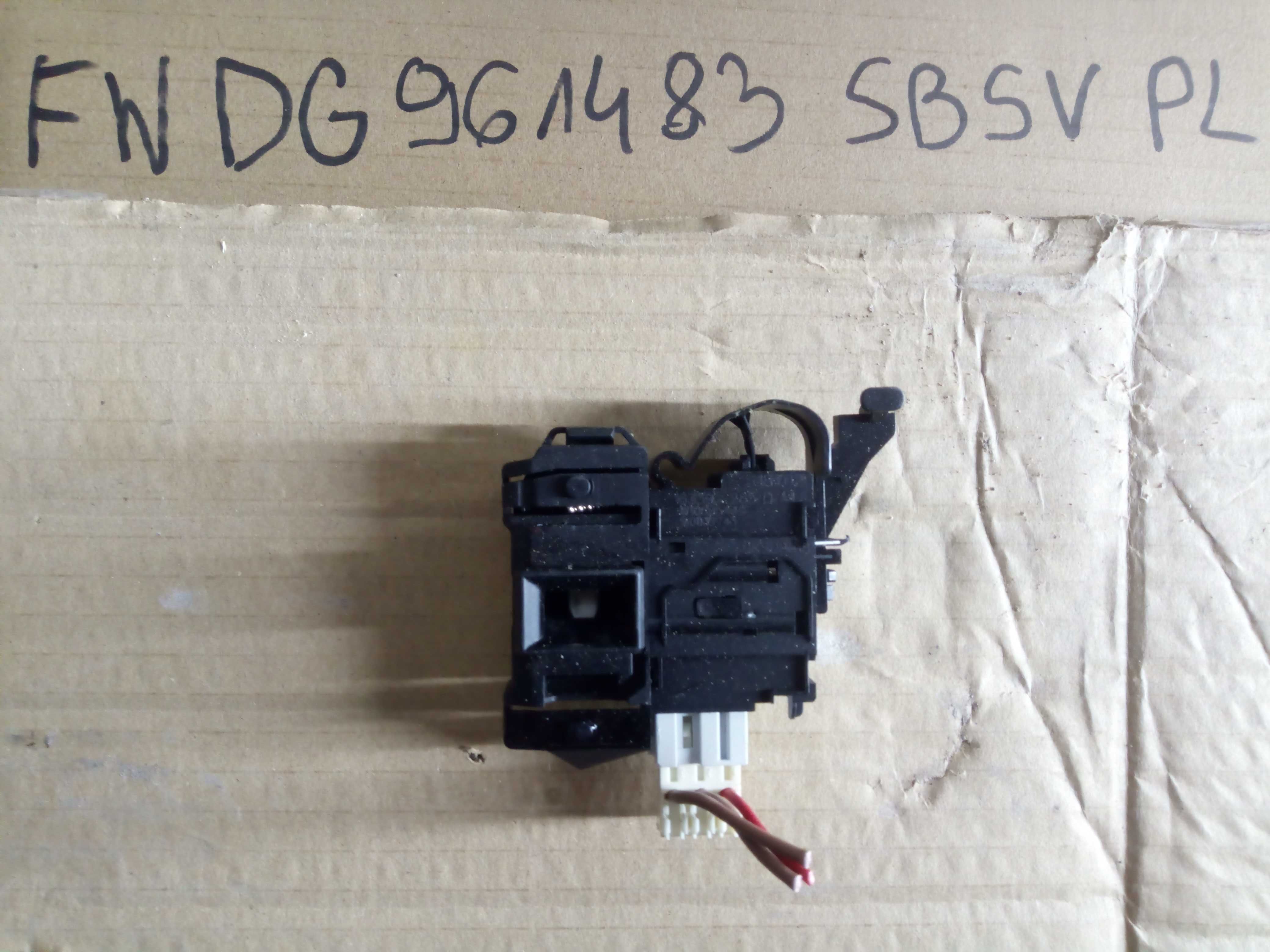Zamek blokada dks08618 do Pralki Whirlpool Hotpoint  fwdg961483 sbsv