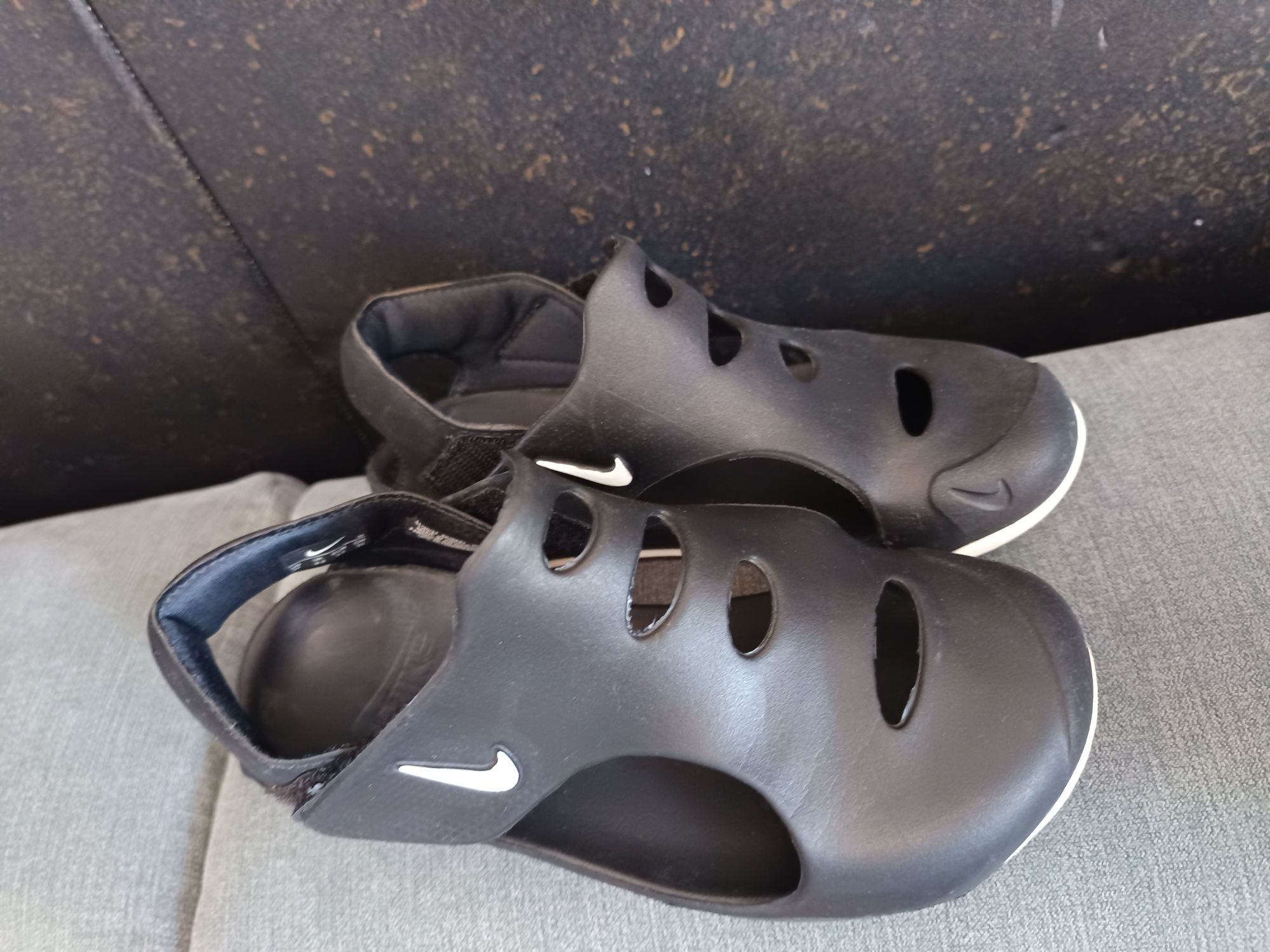 Sandały Nike chłopięce r.35