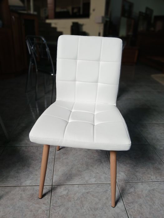 Pares de cadeiras novas