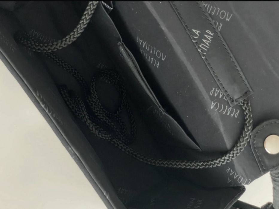 Clutch preta Roberta Molemaar