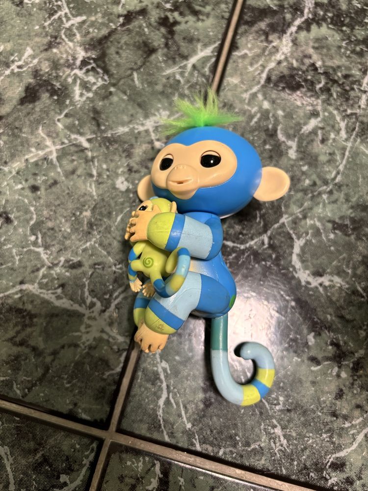 Інтерактивна мавпочка WowWee з дитинкою
