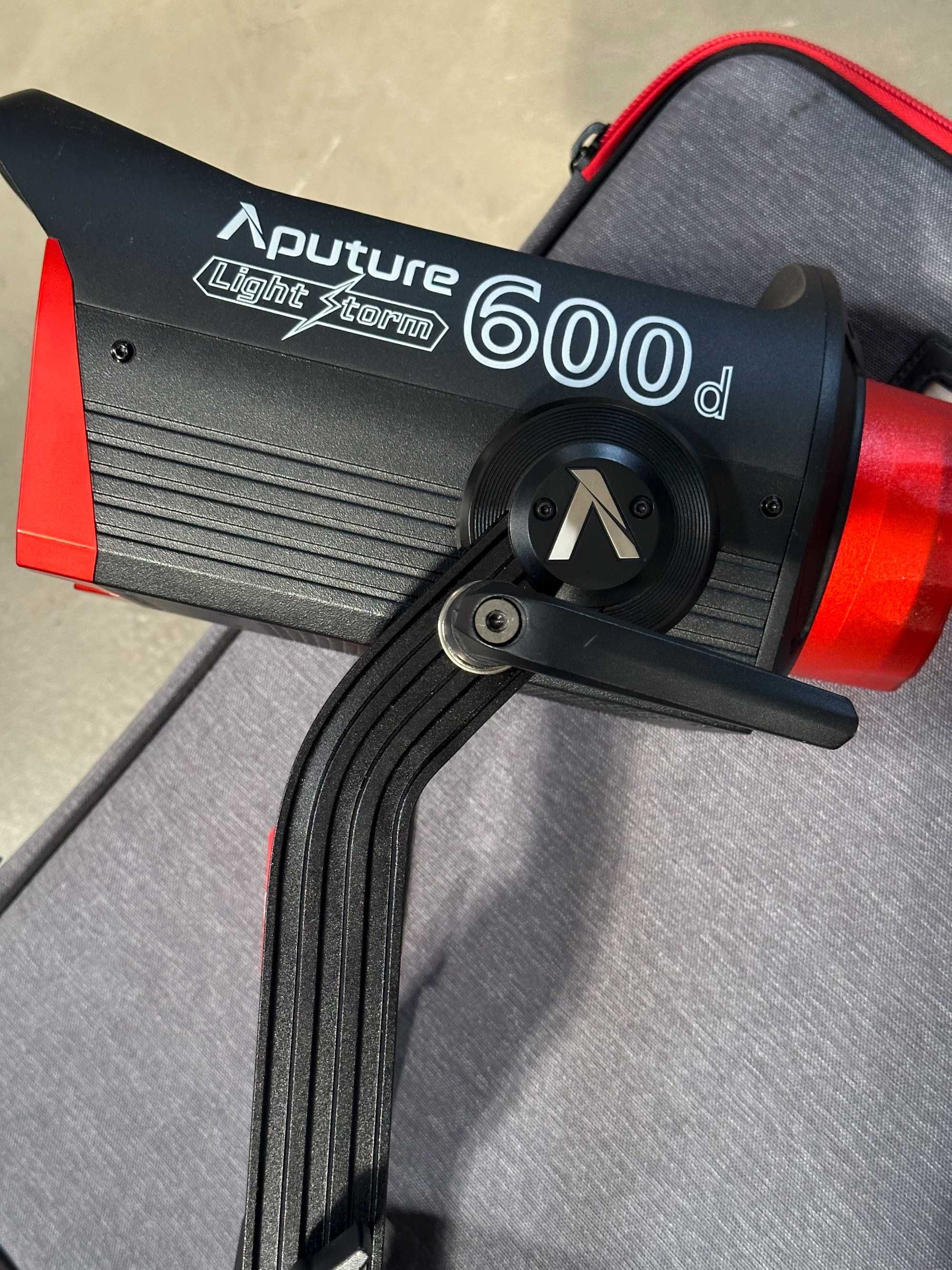 Aputure Light Storm 600d Daylight 600W LED Light Kit