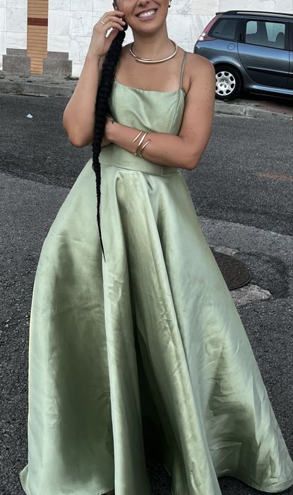 Vestido de cerimónia verde seco com costas ajustáveis