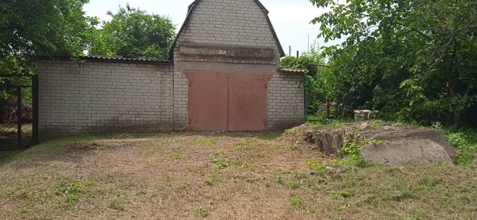 Дом+гараж в городе для постоянного проживания