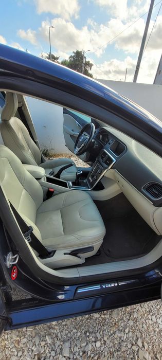 VOLVO V40 2.0 D4 190 ch Summum