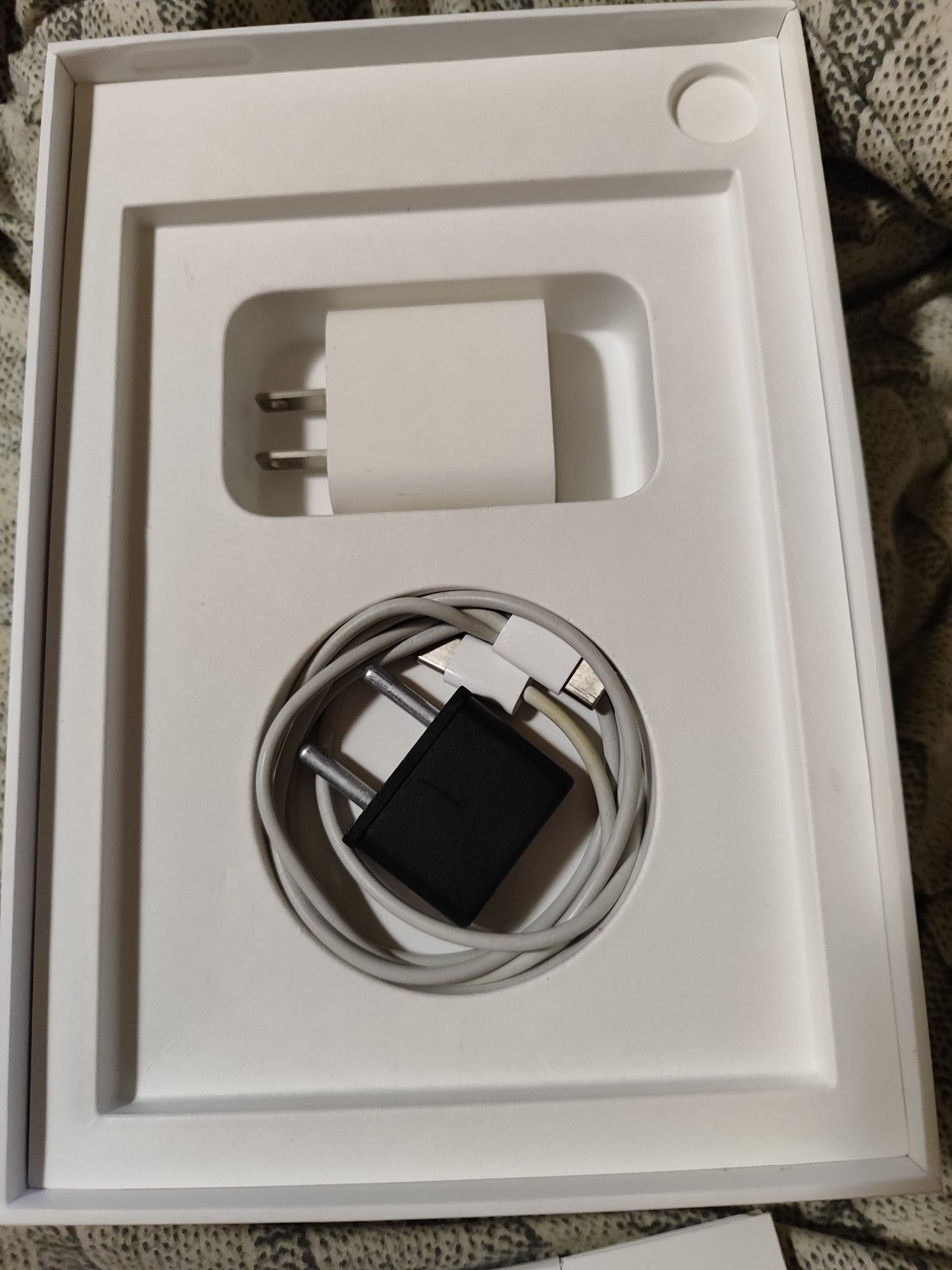 Продам IPad mini 6 64 Gb Wi-Fi + LTE Space Gray на запчастини
