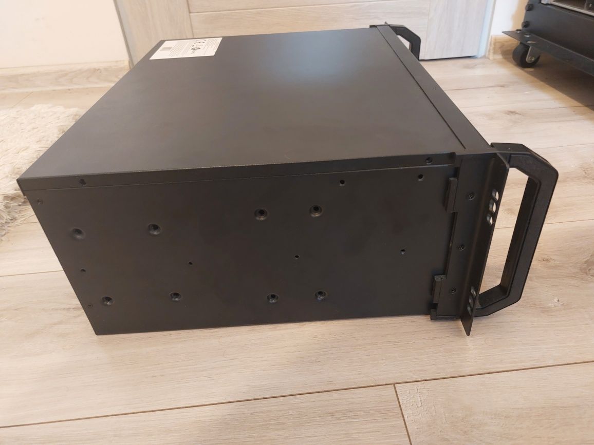Komputer w obudowie rack 4u
