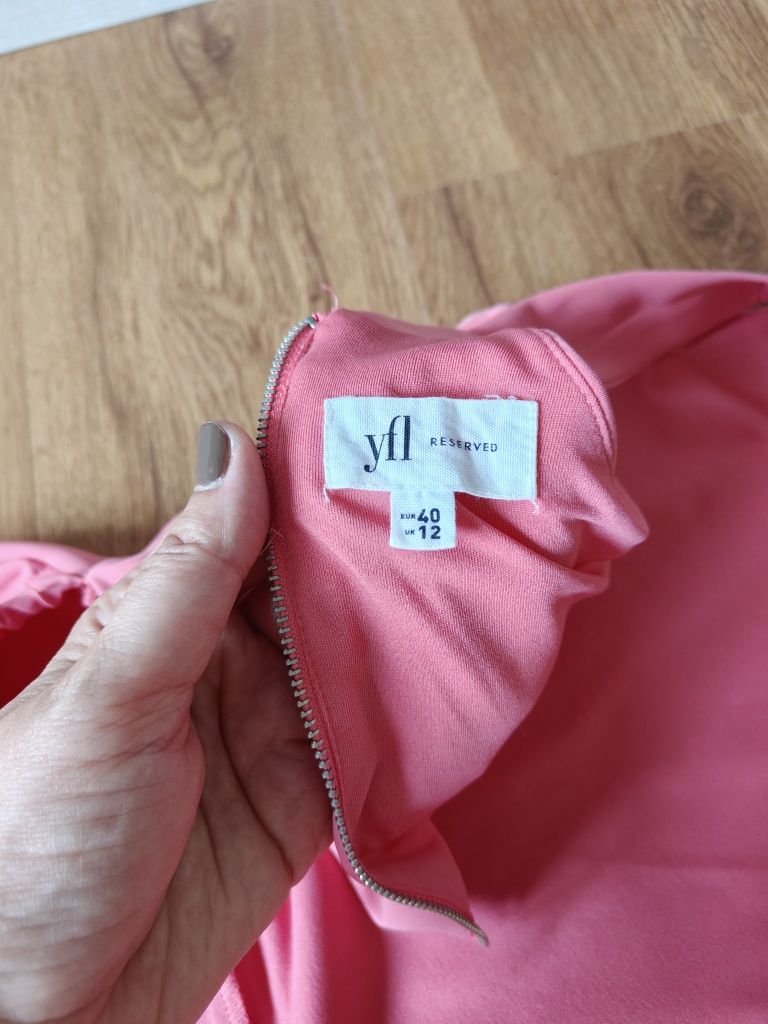 Sukienka Reserved 40
