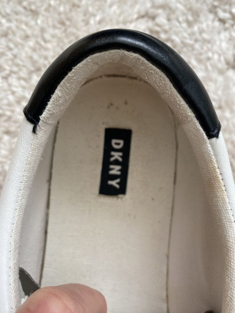 Sneakersy damskie trampki białe skórzane DKNY 38,5