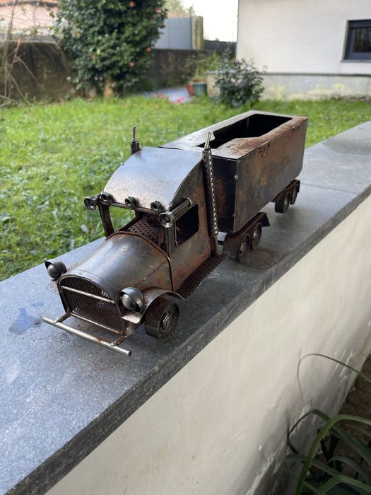 Carros em ferro e chapa