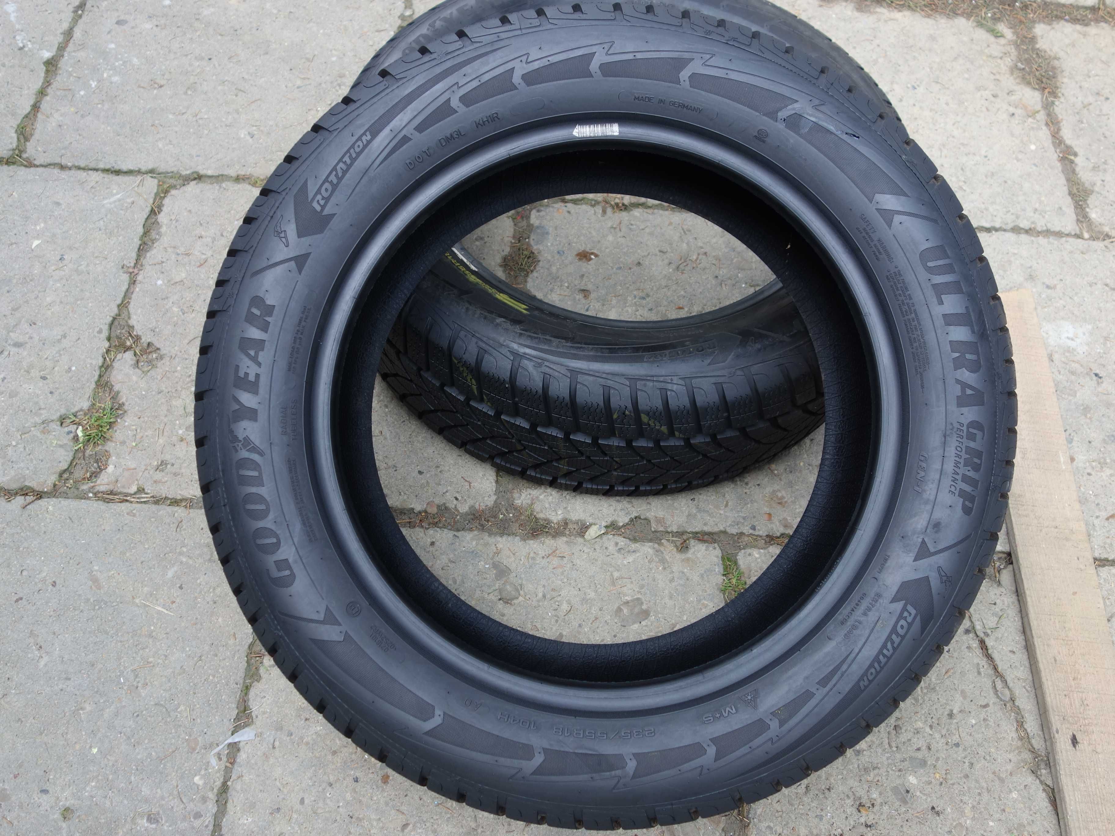 Opony Zimowe 235/55/18 GOODYEAR 2 Sztuki Jak NOWE!!
