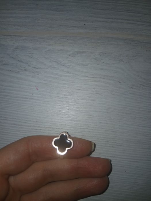 Продам кольцо серебро с золотой вставки