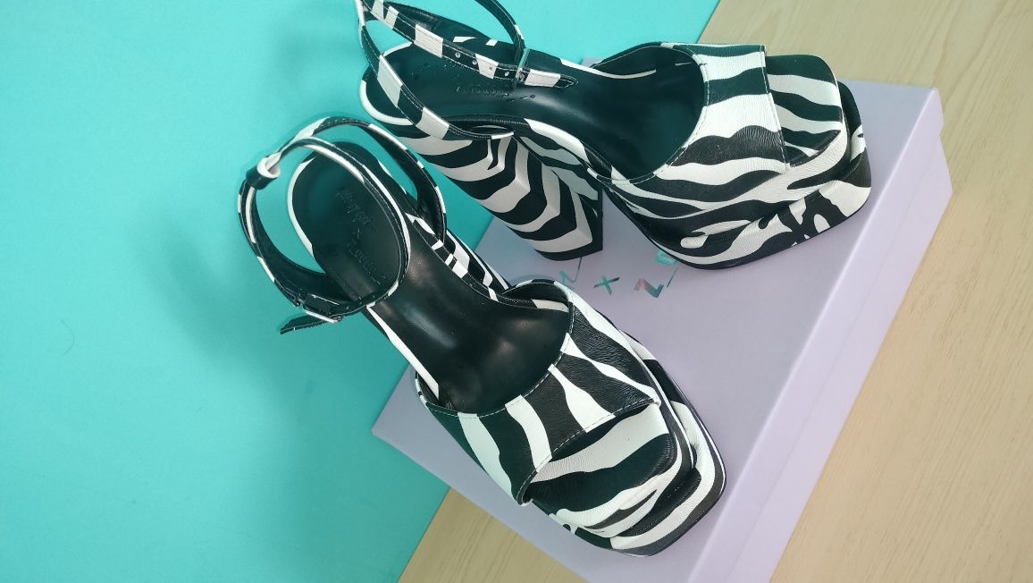 Sandały na platformie wyskokie zebra
