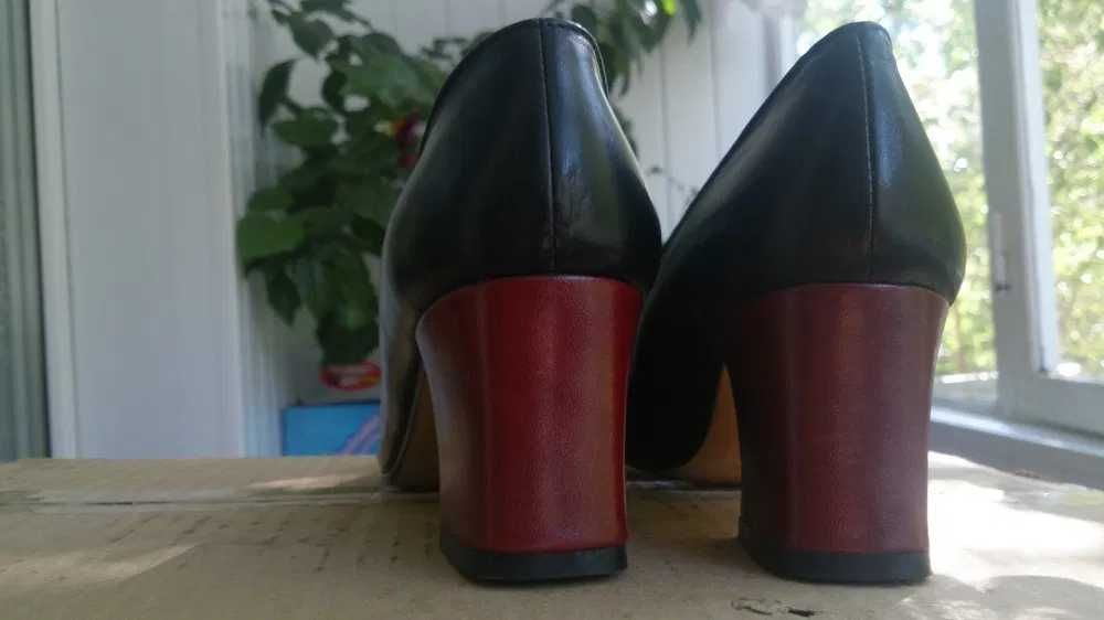 продам жіночі туфлі