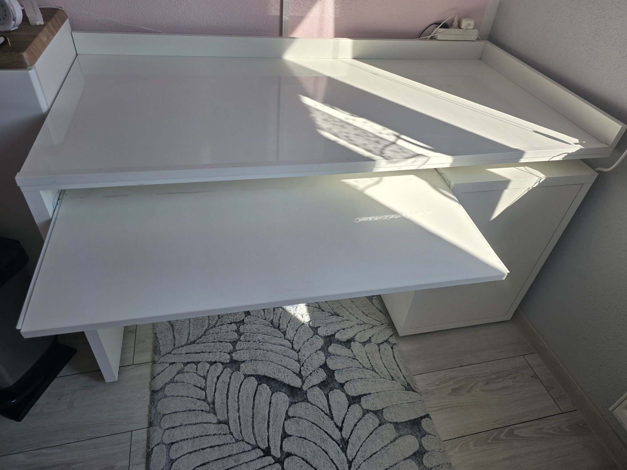 Biurko białe na wysokim połysk 140 cm