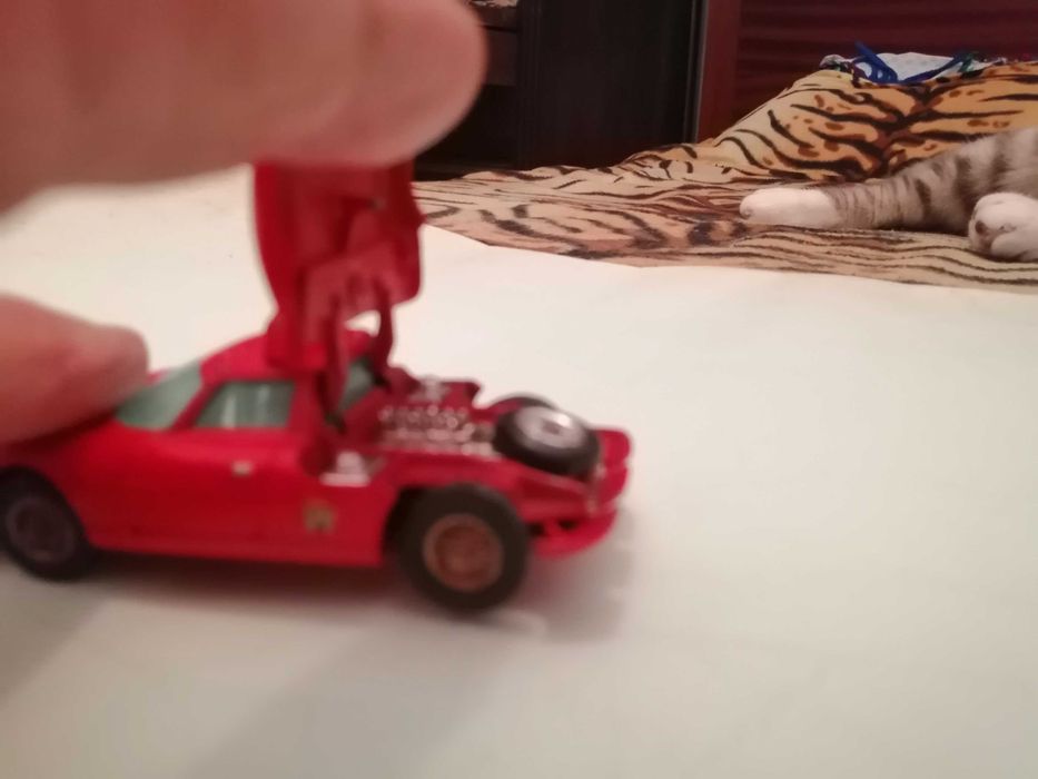 Miniatura  Dynky Toys e Corgi  1/43