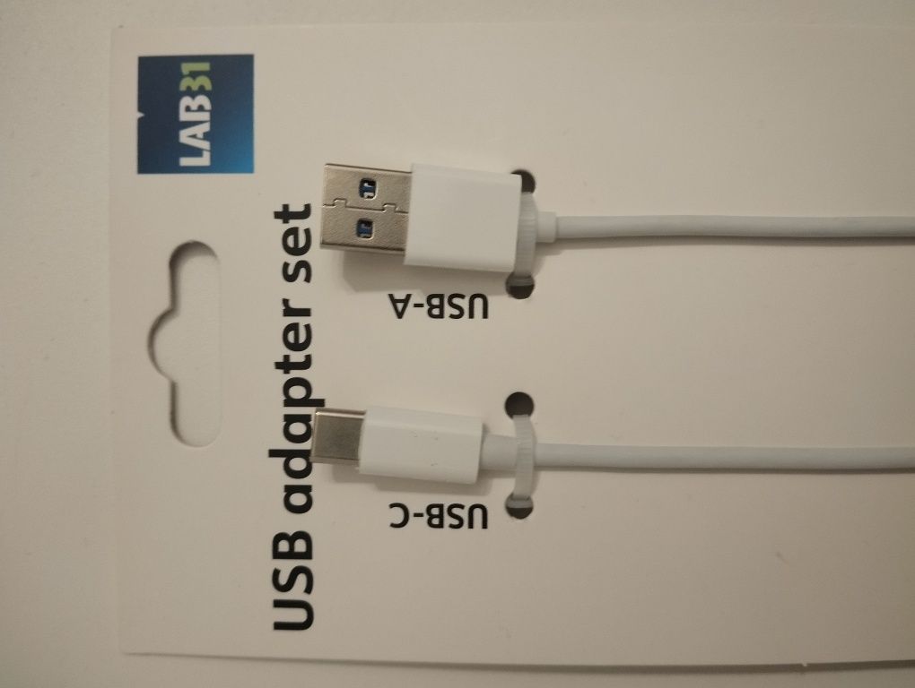 Zestaw kabli USB.